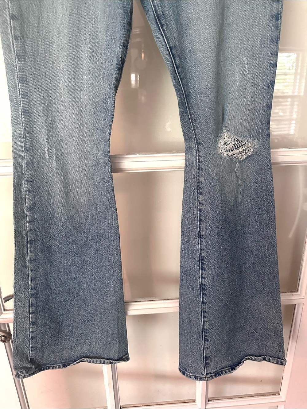 Frame Le High Flare in Crystal Beach Jeans with Subtle Distressing Size 28 - Picture 7 of 14
